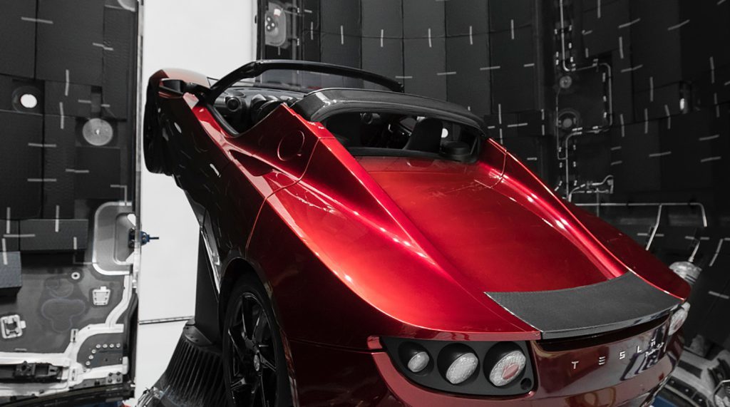 Tesla Roadster готовится к полету в космос